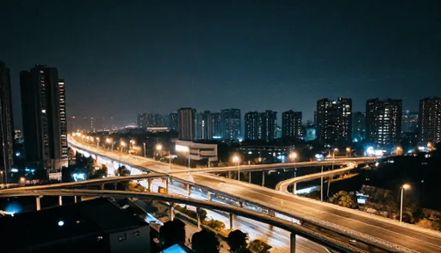 企业数据同步中的性能瓶颈与适用场景分析